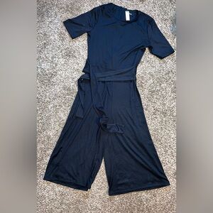 .find Women’s Black Ribbed Short Sleeve Cropped Jumpsuit - Size Small - NWT